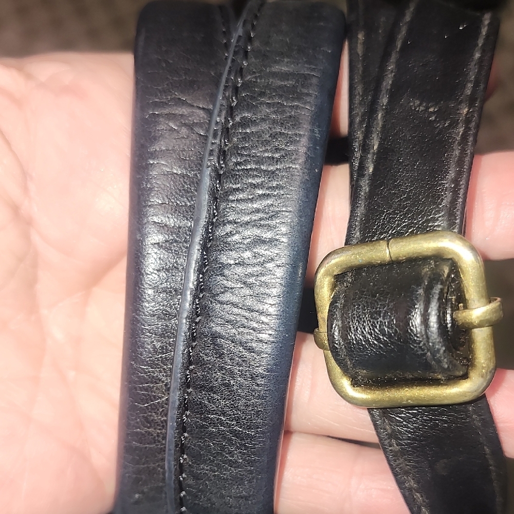 Elegant Black Leather Handbag - Picture 7 of 9